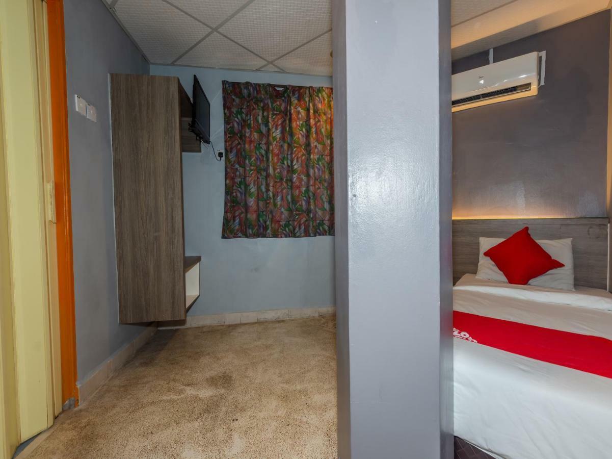 Hotel Oyo 1088 Yellow Mansion Banda Kaba