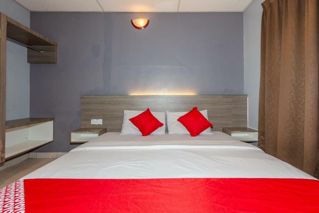 Oyo 1088 Yellow Mansion Banda Kaba Hotel 2*