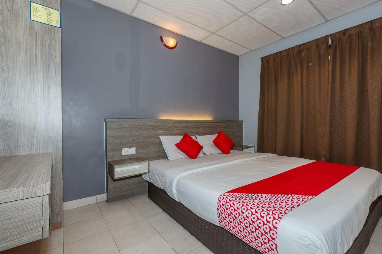 Oyo 1088 Yellow Mansion Banda Kaba Hotel 2*