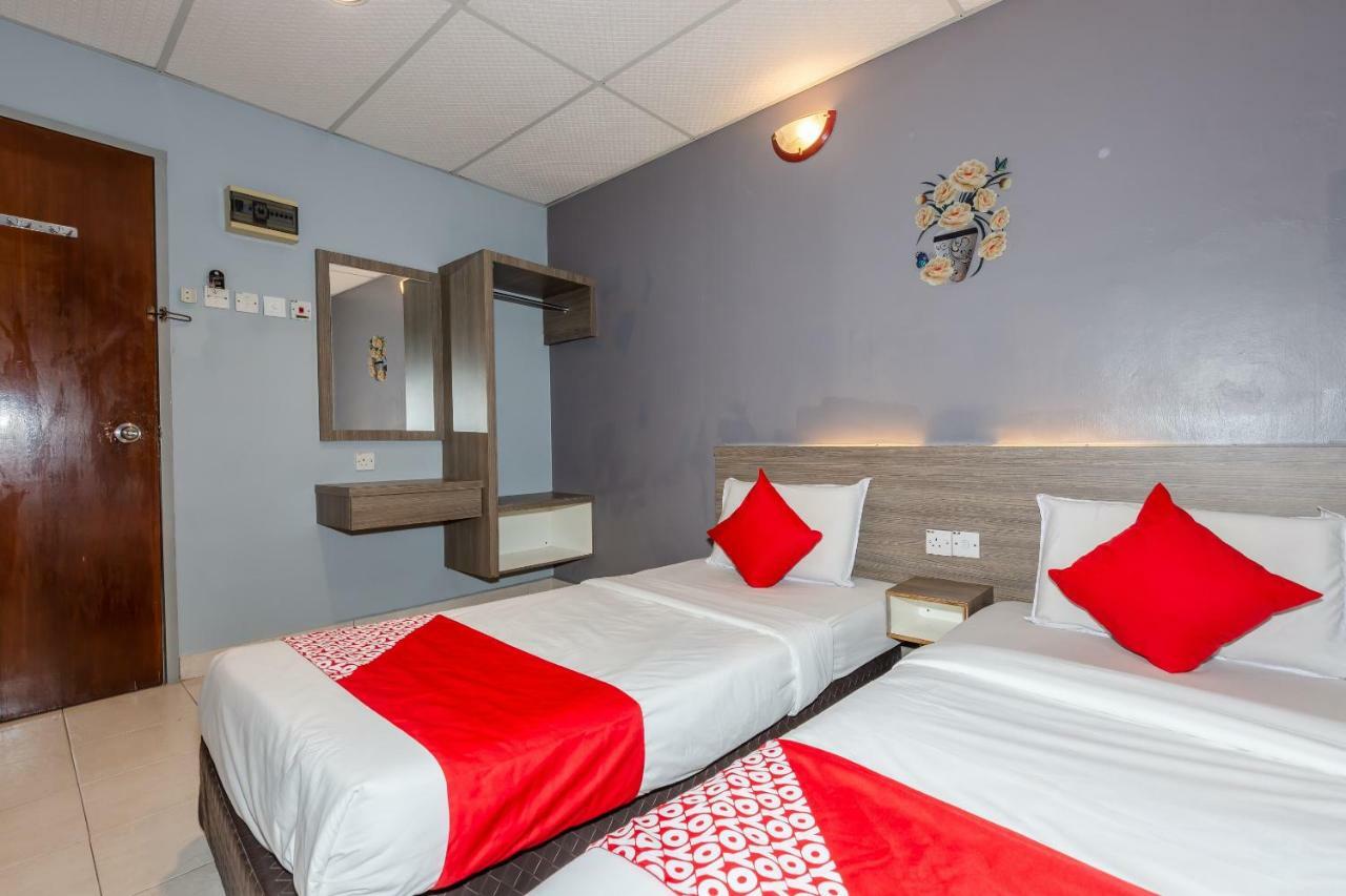 Hotel Oyo 1088 Yellow Mansion Banda Kaba 2*